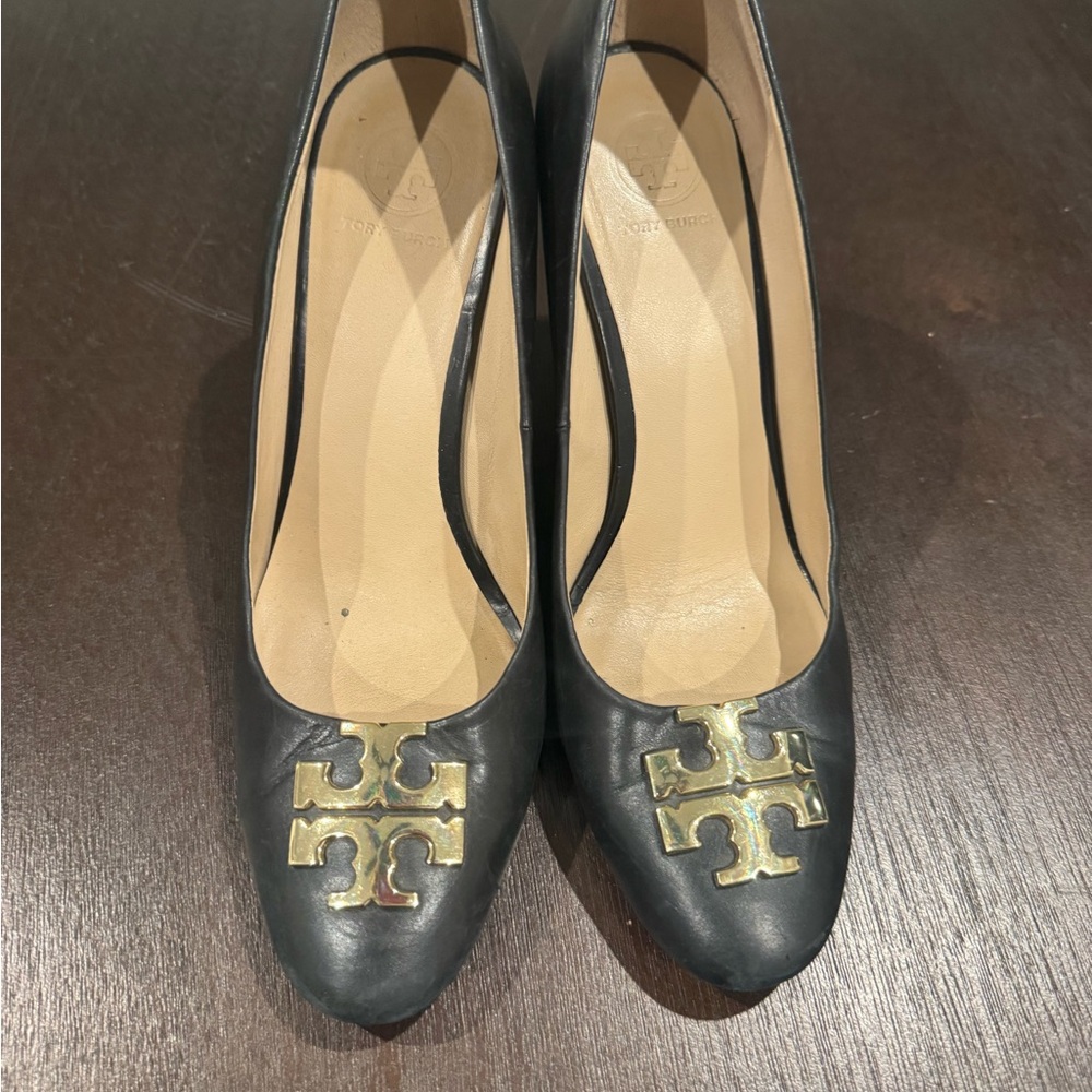 Tory Burch Black and Gold Classic Heels